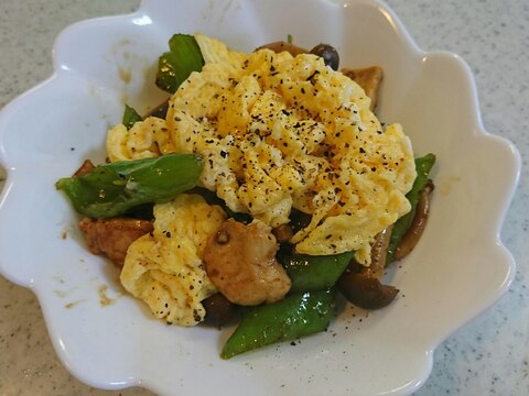 鶏むね肉と甘とうがらしとしめじ炒め